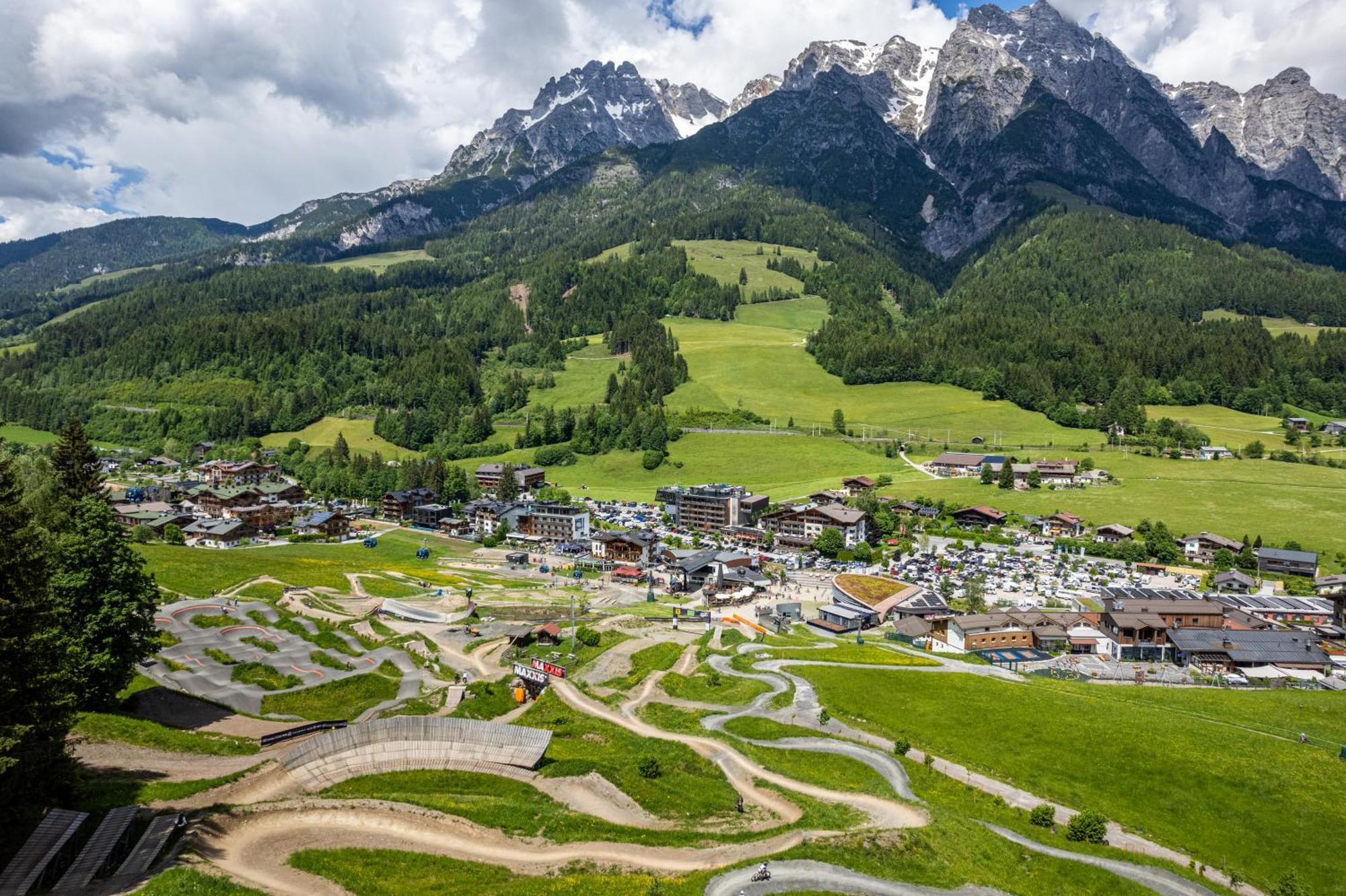 Hotel Salzburger Hof ลีโอกัง ภายนอก รูปภาพ